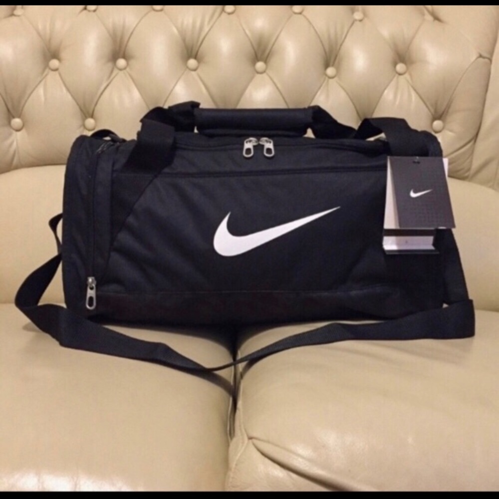 BESTSELLER ❌ HUGE NIKE GYM TRAVEL DUFFLE BAG
